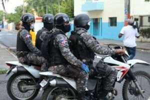 Policía Nacional detiene a joven motorista en Río San Juan y usa pistola eléctrica en la intervención