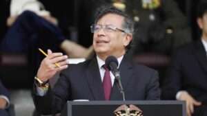 Petro llama "hp" a presidente del Senado por supuestamente obstaculizar consulta popular