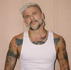 Pedro Capó presenta nuevo video acústico de «Divina»