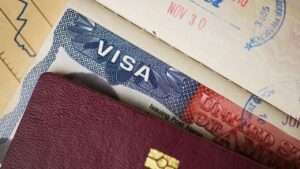 EE.UU. revocará las visas a un país entero por negarse a recibir a inmigrantes deportados