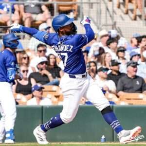 Teoscar Hernández conecta dos jonrones, empuja cinco vueltas, pero Dodgers caen ante Filis