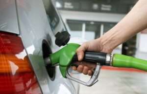 Gobierno anuncia rebaja en cuatro combustibles; seis mantendrán su precio