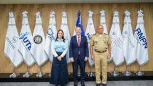 Ministro de Defensa visita El Salvador para conocer su modelo de seguridad y fortalecer cooperación bilateral