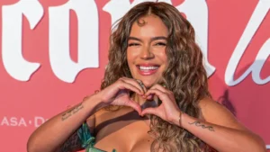 Karol G estrena en Medellín su documental “Mañana fue muy bonito”, que llegará a Netflix el 8 de mayo