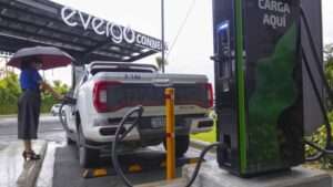 Los puntos de carga de vehículos eléctricos abastecen a 12,000 usuarios en la República Dominicana