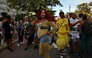 Comunidad LGBTI progubernamental desfila en La Habana contra la homofobia y la transfobia