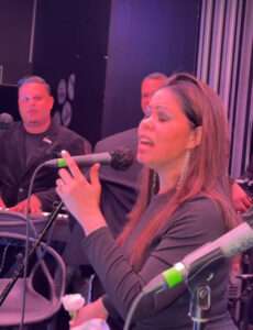 zulinka perez debuta en el maunaloa en homenaje a su padre, Rubby Perez