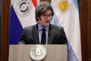Milei felicita a León XIV y pide que defienda la vida, la libertad y la propiedad privada
