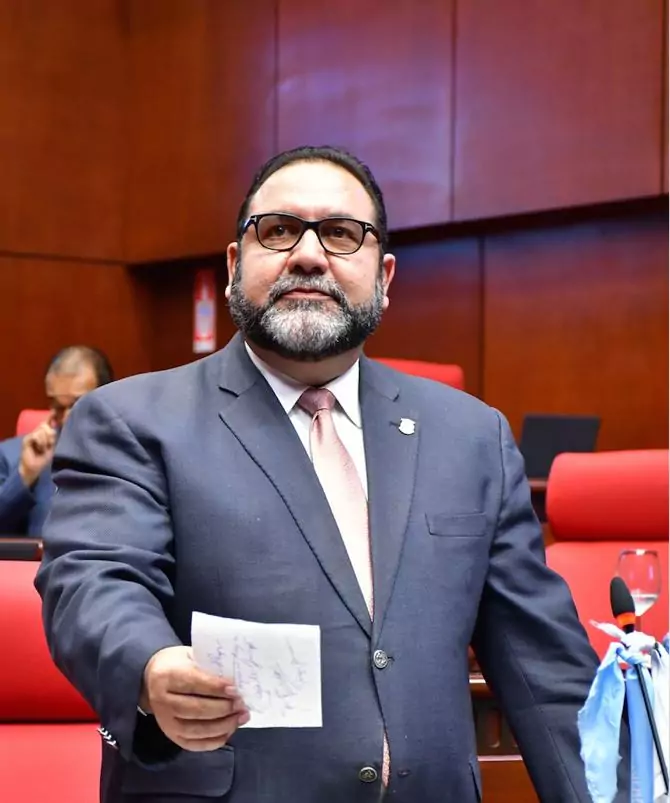 Senador califica de “solemne disparate” anteproyecto que busca crear Ministerio del Hombre