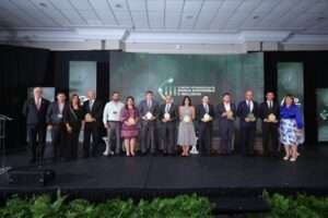 Premian a cuatro entidades bancarias en III Congreso Banca Sostenible e Inclusiva