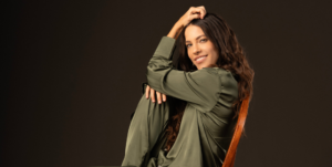 Debi Nova lanza ‘Se Va’: Una conmovedora reflexión sobre el desgaste del amor