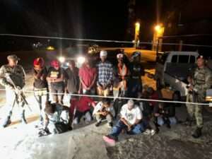Detienen 18 inmigrantes indocumentados en una jeepeta en Villa Vásquez.
