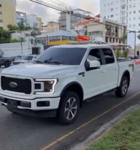 DIGESETT detiene al conductor de camioneta blanca implicado en acoso vial en la avenida Sarasota