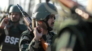 Pakistán dice que opción nuclear "no está contemplada en este momento" contra la India