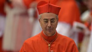 Quién es Dominique Mamberti, el cardenal que anunciará al mundo la elección del nuevo papa