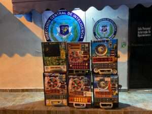 DINTEL ocupa drogas, armas blancas, tragamonedas y tarjetas de clonación durante operativos en el DN y SDN.