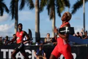 Alexander Ogando Igualó Récord Nacional en los 200 Metros en el Grand Slam Track de Miami