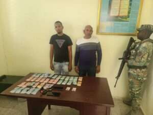 Arrestan dos hombres que ocultaban haitianos en el baúl de una jeepeta en San Juan