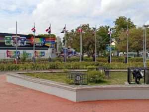 Monumento a los Constituyentes luce nuevas banderas en su entorno