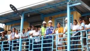 Dirección de Infraestructura Escolar realiza mantenimiento en el Liceo Roberto Duvergé en Los Alcarrizos.