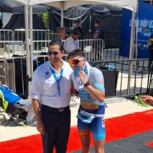 Boricua Javier Figueroa hace historia como bicampeón del Ironman 70.3 Cap Cana