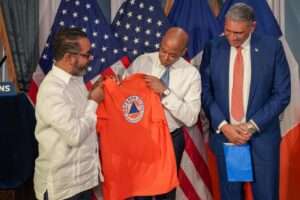 Alcalde de Nueva York y director Defensa Civil ultiman detalles para acuerdo de cooperación en gestión de riesgos y catástrofes