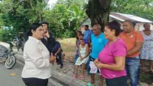 La Gobernadora de María Trinidad Sánchez visita zonas afectadas en Río San Juan