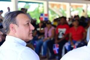 Abel Martínez: “Hay que dejar los egos y acompañar al dominicano en la lucha por sobrevivir”.