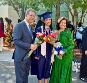 Yolanda Fernández Cedeño, hija de Leonel Fernández y Margarita Cedeño, se gradúa de maestría en Psicología de la Educación