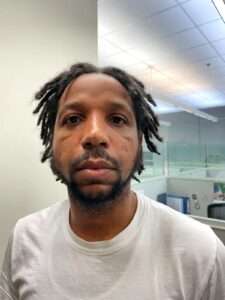 Arrestan a empleado de mantenimiento por la fuga de diez reos de una cárcel de EE.UU.