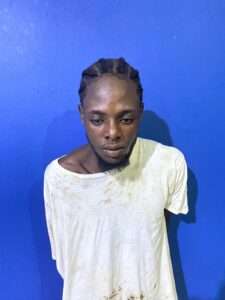 olicía Nacional apresó haitiano por sustraer 6,000 dólares de la casa de su jefe