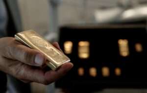 El oro reacciona con un ascenso del 2 % a la amenaza de nuevos aranceles de Trump