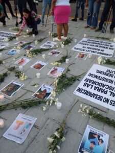 Familiares de desaparecidos reclaman frente al Congreso la aprobación de la Alerta Amber