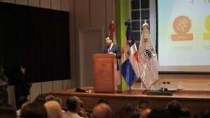 Roberto Ángel presenta “El Poder de las Buenas Palabras en Bani”