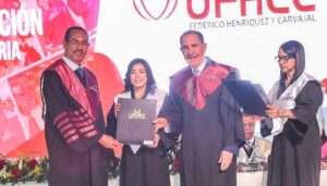 UFHEC celebra graduación con un llamado a construir una sociedad de éxito colectivo; inviste a 1,316