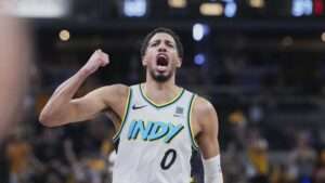 Pacers logran ventaja de 41 al descanso y aplastan a Cavaliers para liderar 3-1 la serie