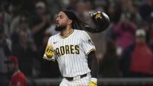 Tatis Jr. conecta cuadrangular y deja en el terreno a los Angelinos