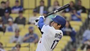 Ohtani se va para la calle dos veces, empuja 6 vueltas, Dodgers, apalean a los Atléticos