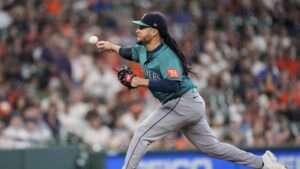 Luis Castillo sale sin decisión en su apertura ante los Astros de Houston