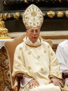 El cardenal Dominique Mamberti, la voz que desvelará al mundo el nuevo papa