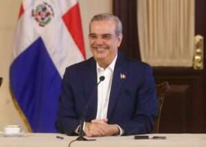 Abinader reconoce a mujeres destacadas en el premio Mujer Supérate