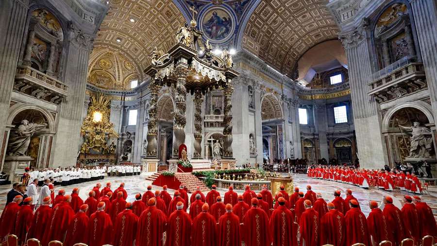 Los cardenales se reunirán dos veces el lunes antes del cónclave