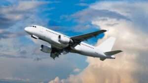 La demanda global de transporte aéreo de pasajeros aumentó 8 % en abril