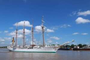El buque escuela Juan Sebastián de Elcano llega a Santo Domingo con la princesa Leonor a bordo