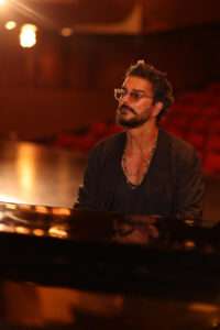 Ricardo Arjona sobre su regreso: "Mi mejor noticia. Si sigo sin girar, explotaré de canciones"