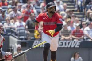 Santana da grand slam, Ramírez extiende racha en base, Elly Hr. y Guardianes vencen 11-2 a los Rojos