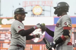 Arias y Guardianes de Cleveland arruinan el debut de Devers con los Gigantes