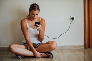 Cuatro enfermedades que se generan por el uso excesivo del celular durante el día