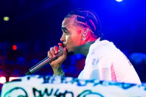 Ozuna queda atrapado en el tránsito por fanáticos en Bolonia