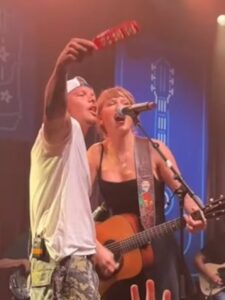 Pagó menos de 40 dólares y vio a Taylor Swift en primera fila: así fue el inesperado show de la cantante